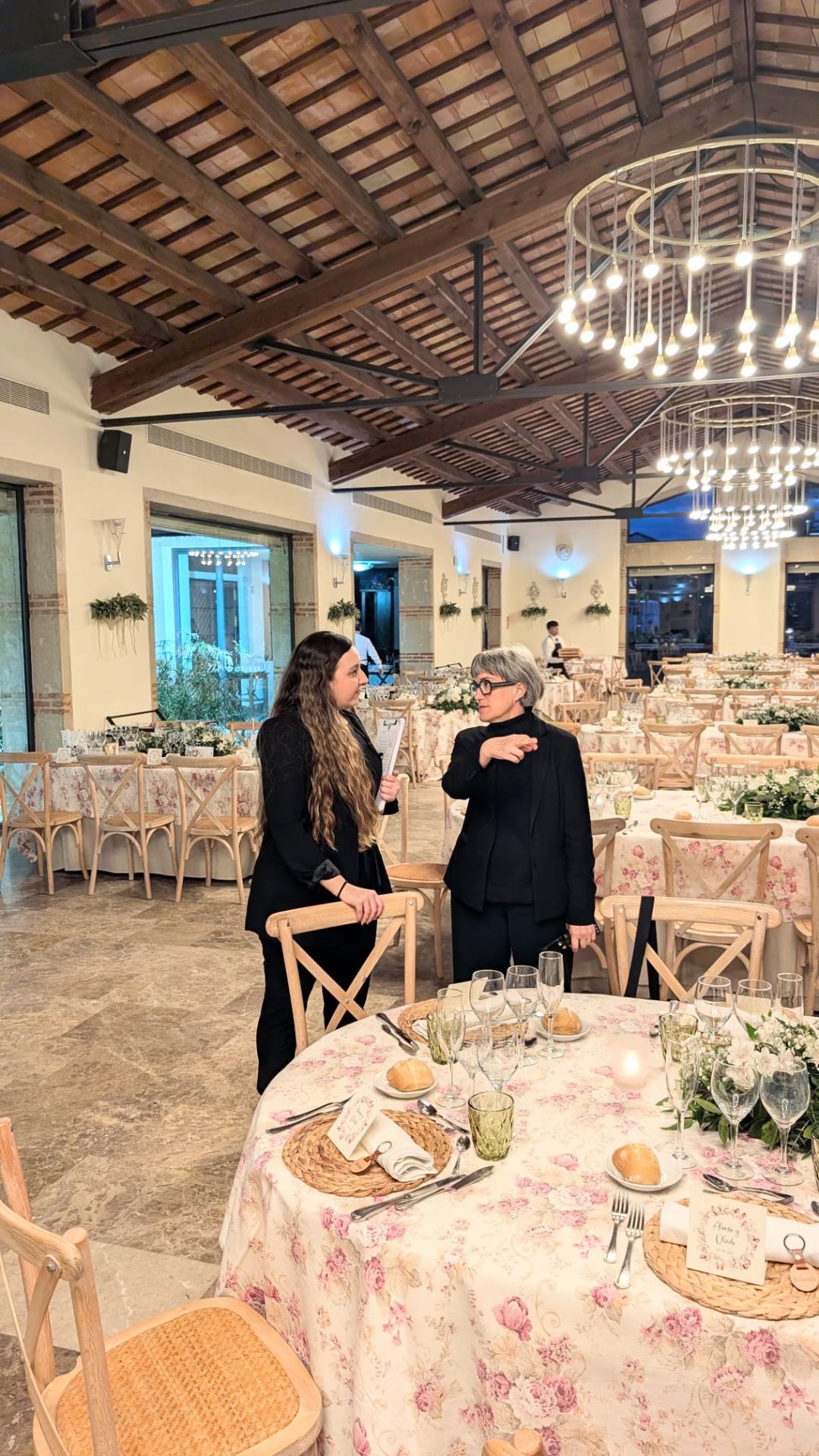 Emma de La Mona Lisa coordinando una boda con planificación completa en Valencia