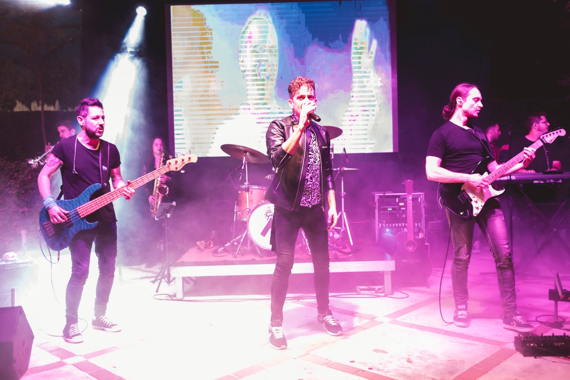 Grupo musical en directo en fiesta de boda