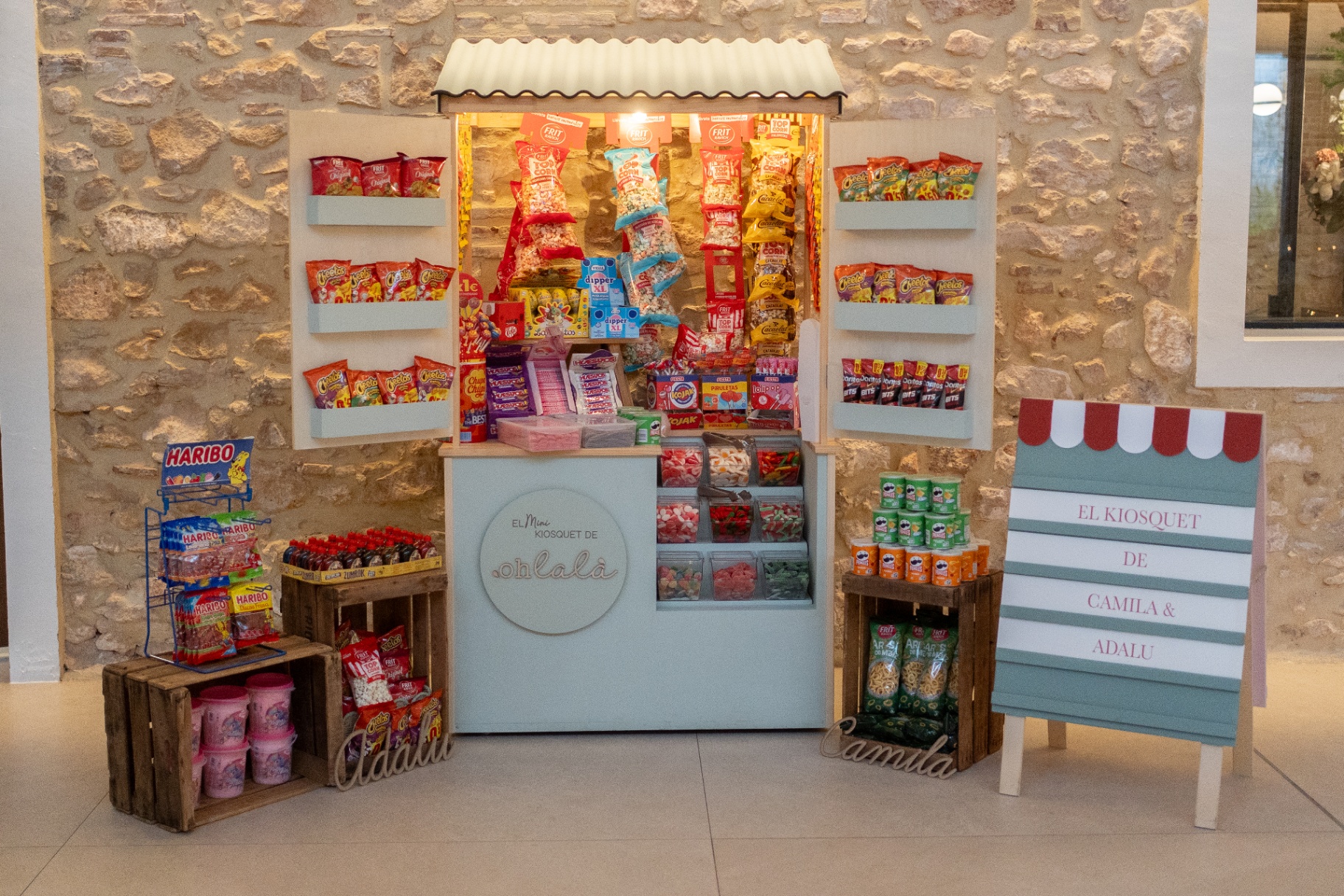 Kiosko de chuches y snacks personalizado para boda